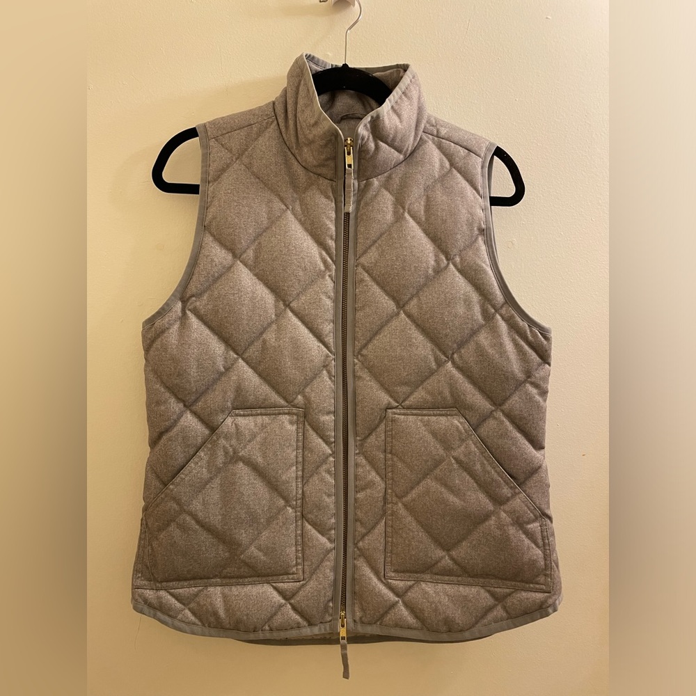 J. Crew Factory Textured Quilted Puffer Vest in Light Grey Size S